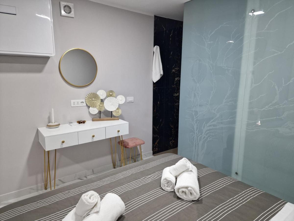 Megaride House Apartment เนเปิลส์ ภายนอก รูปภาพ