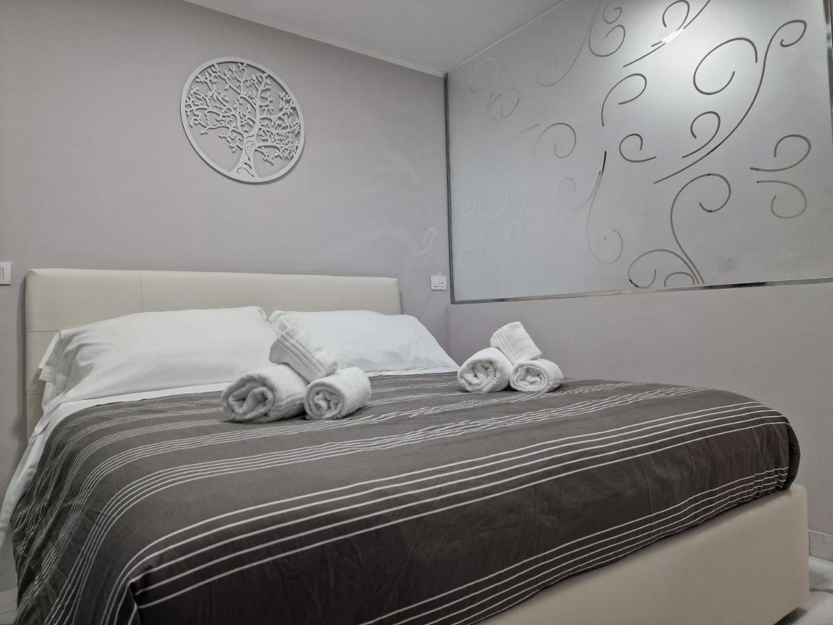 Megaride House Apartment เนเปิลส์ ภายนอก รูปภาพ